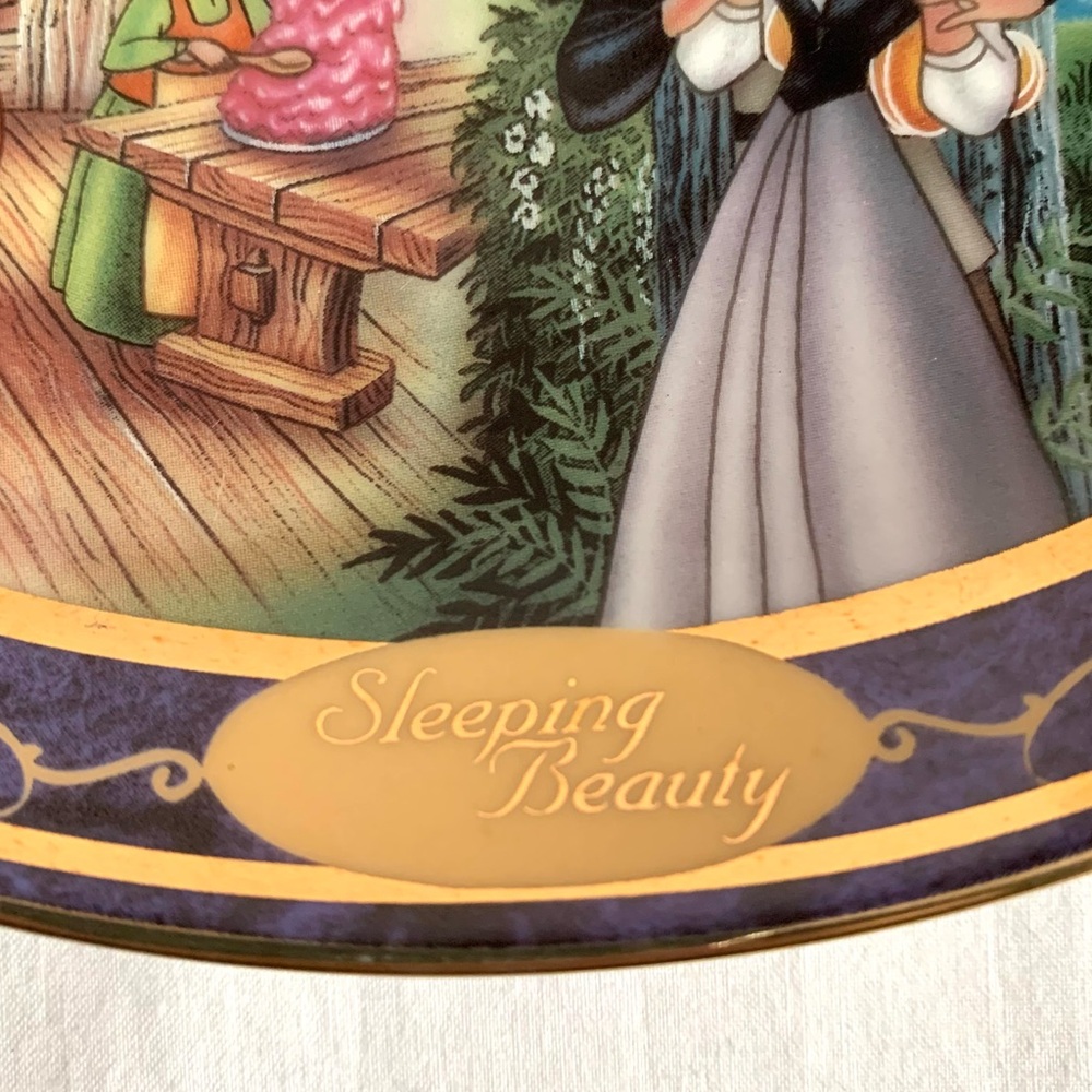 Disney Sleeping Beauty “Aurora Ever After” Bradford Exchange Display Plate - Picture 3 of 9